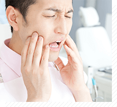 過去に「歯根端切除術」を行った後に再発し、他院で抜歯を進められた方